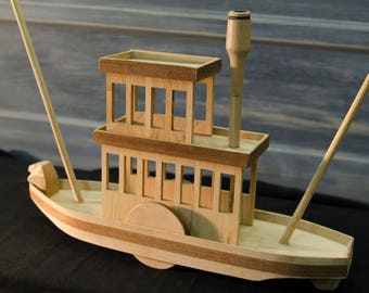 Деревянный пароход. Кораблик из дерева. Пароход из дерева. Модель парохода из дерева.