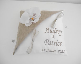 coussin mariage porte-alliances personnalisé brodé strass avec orchidée blanche