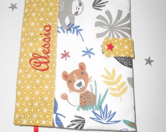 protège carnet de santé personnalisé jungle,bébé personnalisable,cadeau de naissance,prénom,protège carnet de santé brodé personnalisé