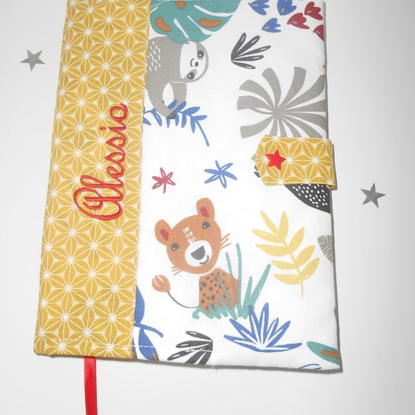 protège carnet de santé personnalisé jungle,bébé personnalisable,cadeau de naissance,prénom,protège carnet de santé brodé personnalisé