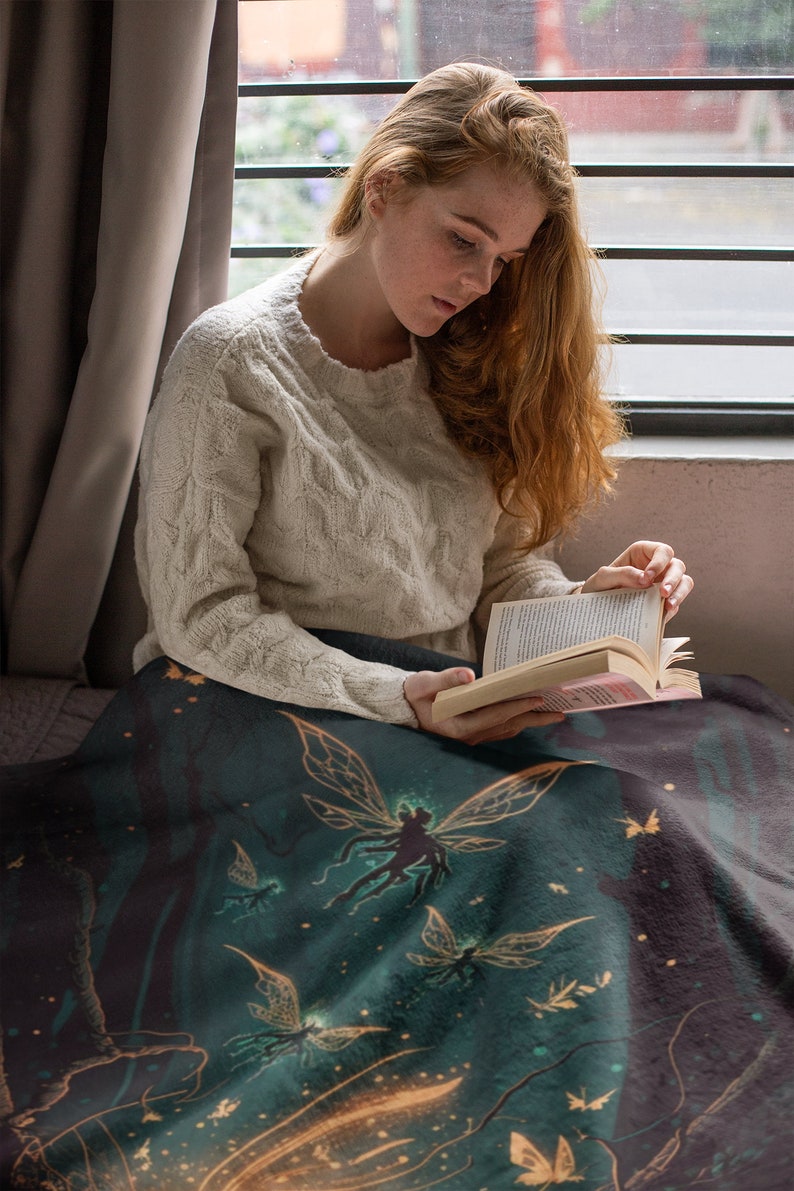 Throw Blanket of Inside a Fairies Dream