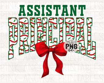 Könnte beinhalten: Digitalgrafik mit den Worten "ASSISTANT PRINCIPAL" in Grün und Rot. Die Buchstaben von "PRINCIPAL" sind mit einem Muster aus roten Linien und grünen Streuseln gefüllt. Unten befindet sich eine große rote Schleife.