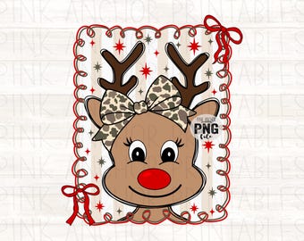 Puede incluir: Ilustración de un reno navideño con nariz roja, cornamenta marrón y un lazo estampado. El diseño está enmarcado con un borde rojo e incluye estrellas rojas. El texto "PINK ANCHOR PRINTABLES" y "PNG file" son visibles.