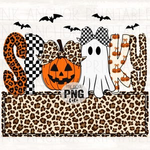 Puede incluir: Un gráfico con temática de Halloween con la palabra "SPOOKY" en varios patrones. La "S" es de estampado de leopardo naranja, la "P" es a cuadros blancos y negros, y la "O" presenta una calabaza. También se incluye un fantasma blanco y murciélagos.
