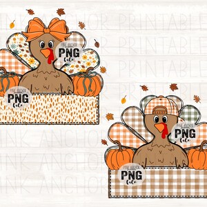 Peut inclure: Deux dessins de dindes de dessins animés pour l'automne. L'une porte un nœud orange, l'autre une casquette de baseball. Les deux ont des citrouilles oranges et des feuilles d'automne. Chaque dinde a un panneau rectangulaire avec le texte "PNG file".