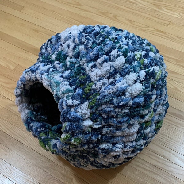 Cozy Crochet Cat Cave