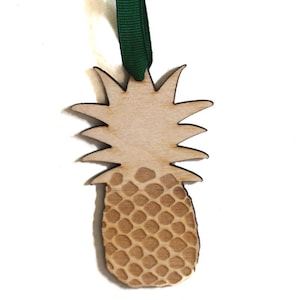 Holz Geätztes Tropisches Ananas Ornament, doppelseitig, tropisches Ornament, Laser cut Holz, Hawaii Urlaub, tropischer Urlaub