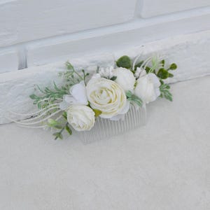 White flower comb Classic floral comb Rose flower comb Flower girl headpiece Bridesmaids headpiece Floral hairpiece Wedding accessories