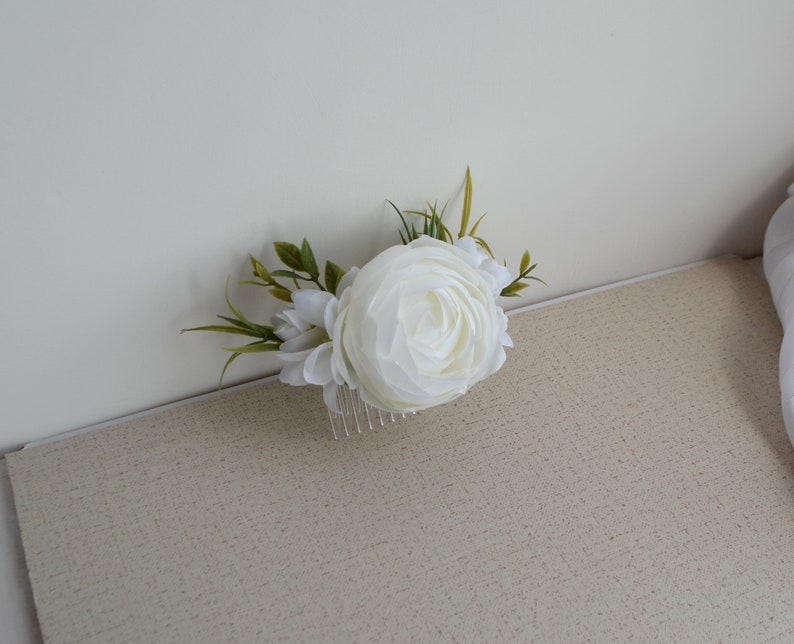 White Flower comb Peony Bridesmaid Hair comb flowers Wedding Floral comb Girl Hair clip Flower accessories Bridal Hairpiece Peony