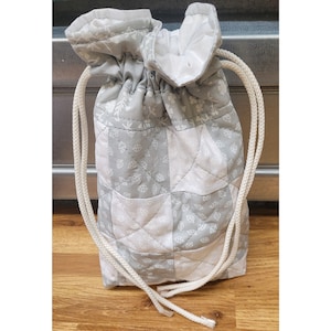 Downloadable PDF Pattern -quilted drawstring bag pattern, Patchwork drawstring bag downloadable pattern, project bag, toiletry bag, gift bag