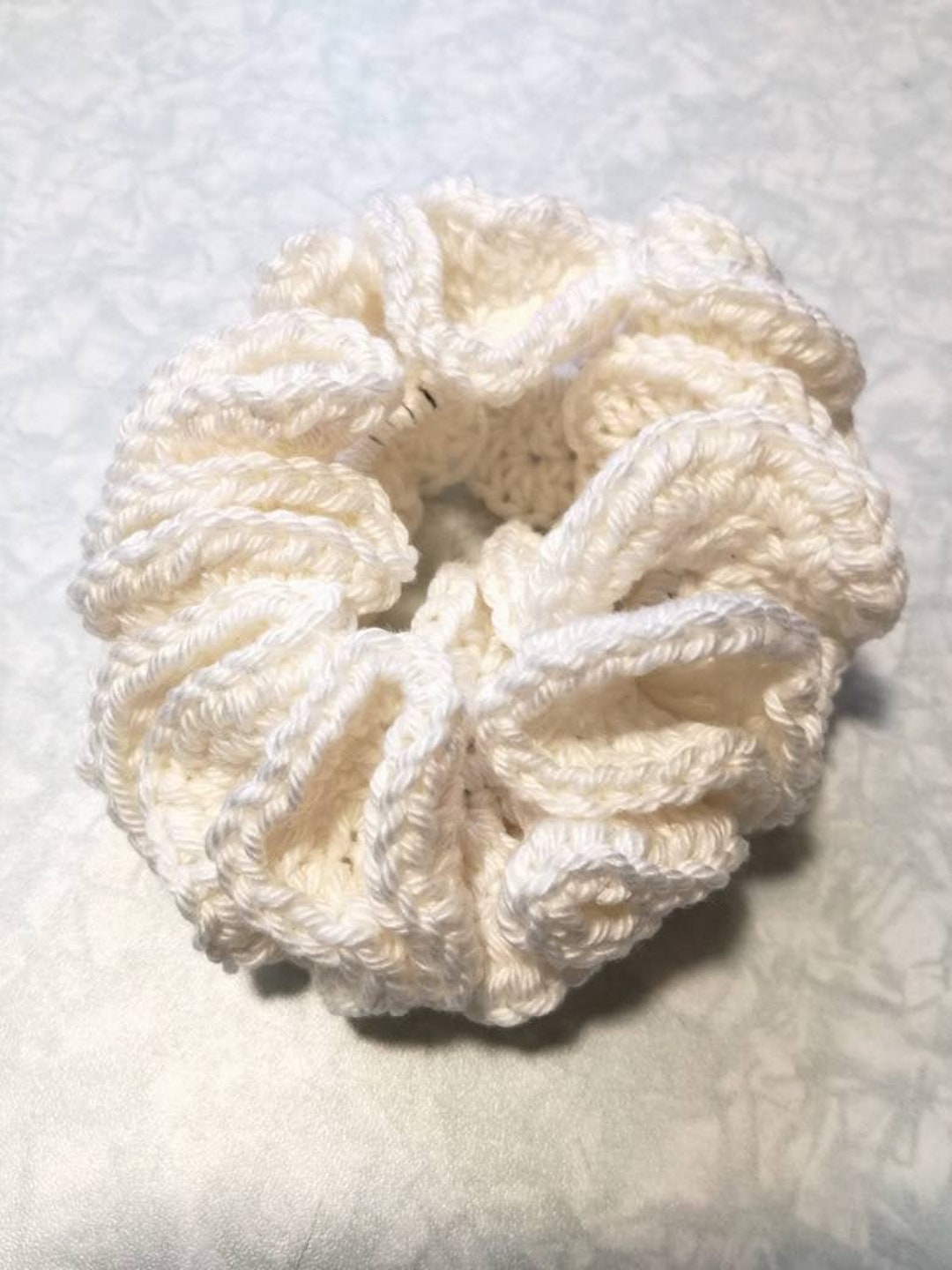 Weihnachtliches Haargummi – Rot-weißer Plüsch-Scrunchie Mit Weihnachtsmann-Motiv, Elastisch