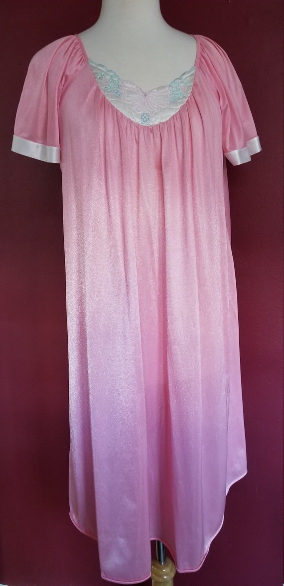 Vintage 1980s pink babydoll nightdress with embro… - image 3