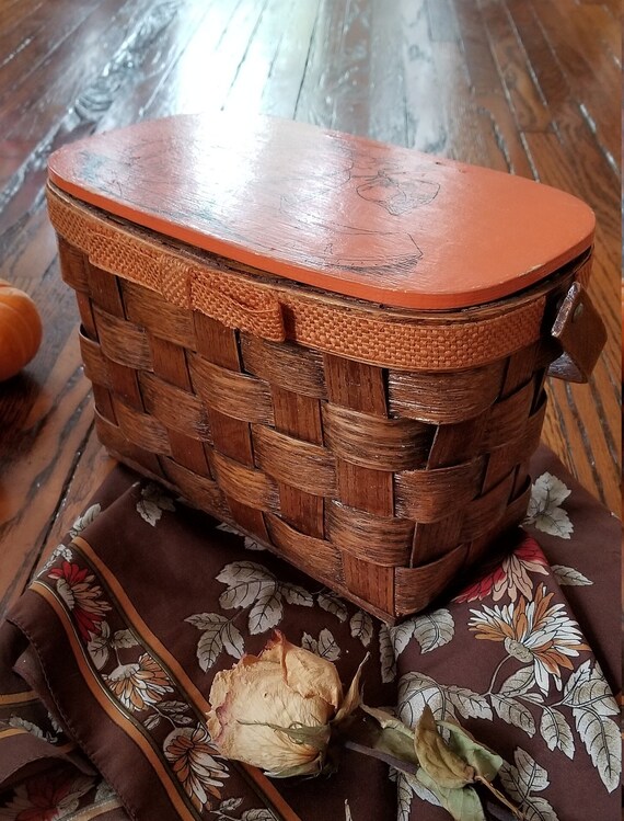 Vintage 1970s autumnal basket purse with hand-dra… - image 4