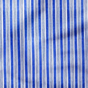 Blauw en wit gestreepte bekledingsstof op maat gesneden, vintage look streepstof voor gordijnstoelkussen, nautische aquarel strepenstof