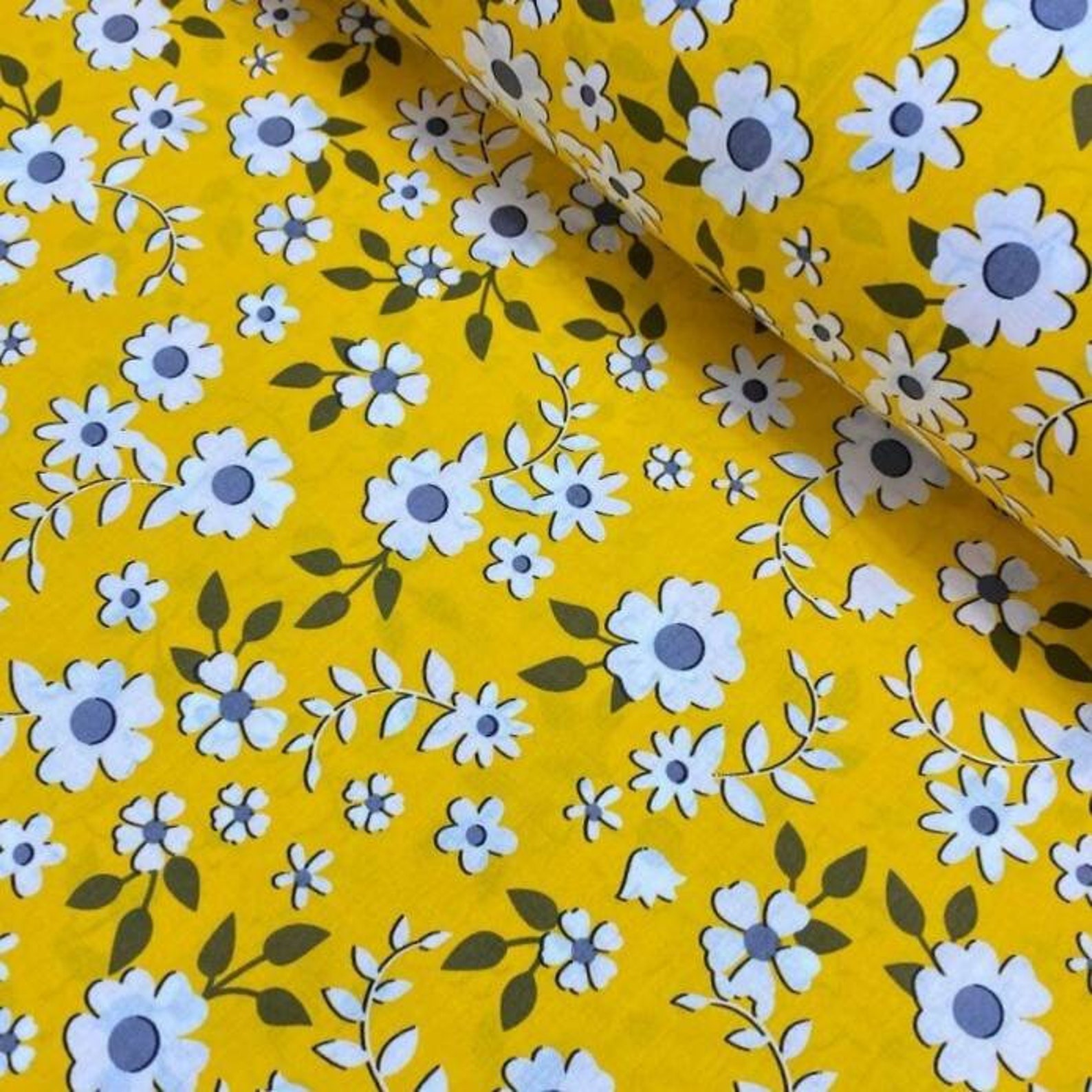 Daisy Fabric Floral Cotton Fabric by the Yard for Clothing - Etsy UK