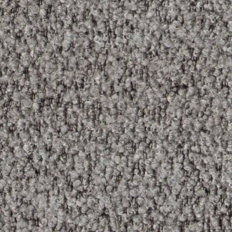 Op de afbeelding: Close-up van een grijze, textuurrijke stof met een subtiel patroon. De stof heeft een zachte, pluche uitstraling.
