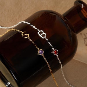Regalo para futura mamá, collar con inicial de lado, collar con inicial para niños, collar de regalo, collar con iniciales para niños, joyería para mamás primerizas