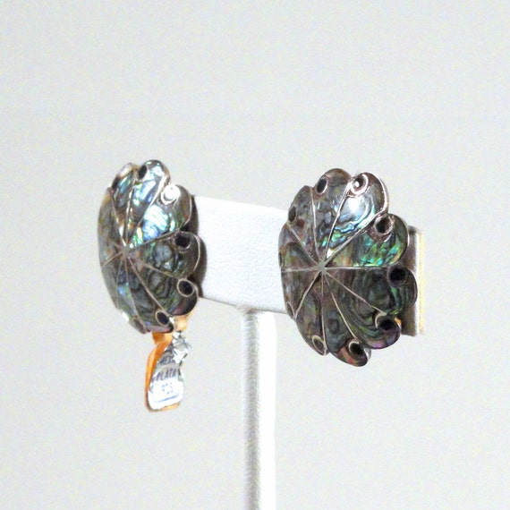 Vintage Taxco Abalone and Jet Daisy Earrings c195… - image 3