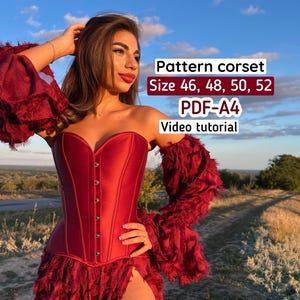 Puede incluir: Un corsé rojo con escote corazón y botones, combinado con mangas y falda con flecos a juego. La imagen incluye el texto: "Pattern corset, Size 46, 48, 50, 52, PDF-A4, Video tutorial."