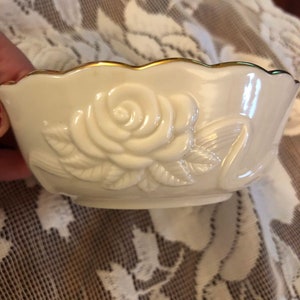 Bol en forme de rosier Lenox