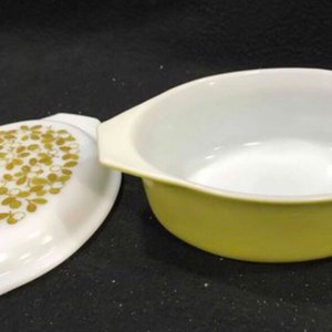 Vintage Olive Verde Pyrex 1 1/2 quart casserole dish with matching original lid