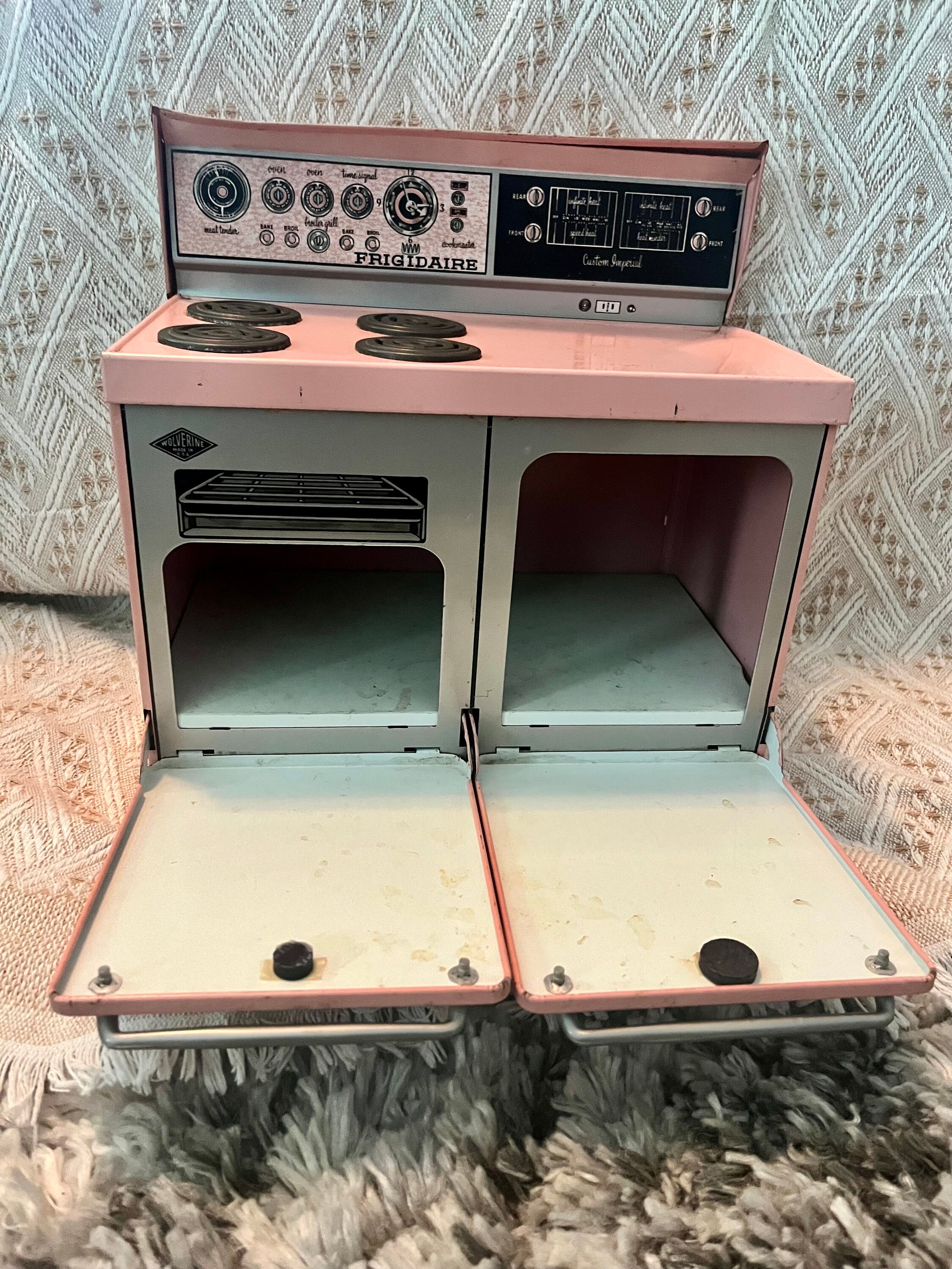【80s】ワーゲン レトロ ファンシー【50s】 Vintage Kitschy Pink Frigidaire Tin Metal Toy Stove & Pink