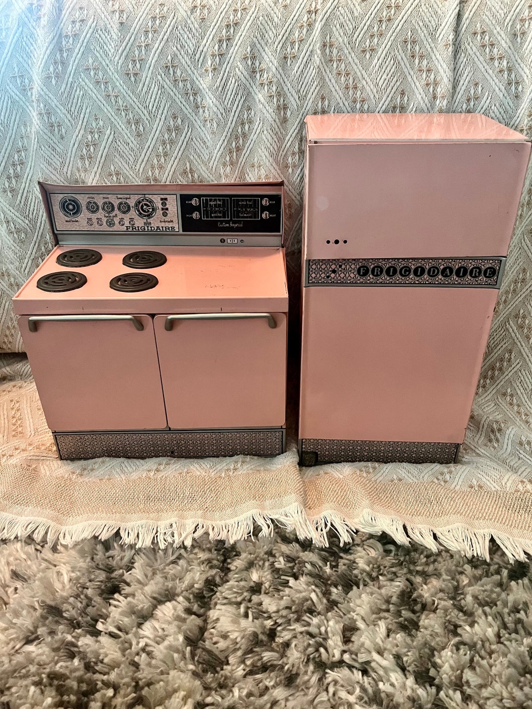 Vintage Kitschy Pink Frigidaire Tin Metal Toy Stove & Pink