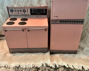 Vintage Kitschy Pink Frigidaire Tin Metal Toy Stove & Pink