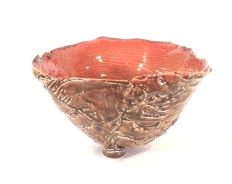 brown textured three legged bowl