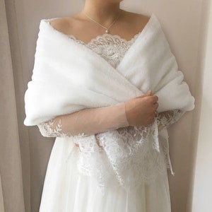 Faux Fur, Bridal Cape, Bridal Fur Stole, Wedding Fur stole, White Fur Shrug, Faux fur cape, Bridal Cover Up, Wedding Fur stole, Bridal Fur