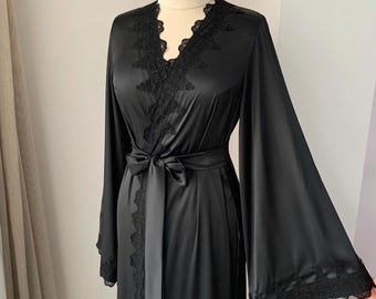 Lång svart spetsmocka, Golvlång morgonrock, Bröllopsklänning med kimono