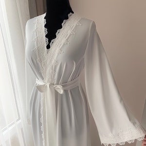 Long bridal robe with lace, Ivory robe, morning lingerie, maternity dress, silk robe, long kimono robe, long length lace, bridal lingerie