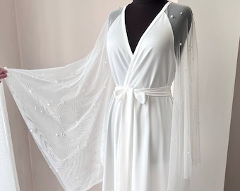 Bata nupcial de perlas: Bata larga y transparente con perlas, kimono color marfil para prepararse.