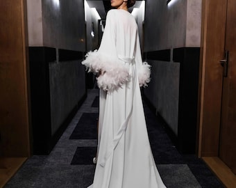 Bata nupcial larga con cola, bata blanca de plumas, bata de boda de lujo para la novia