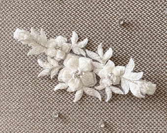 Ivory lace bridal garter: Floral crystal wedding accessory