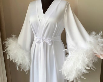 Bata de plumas blancas, bata de novia, bata larga de boda para la novia
