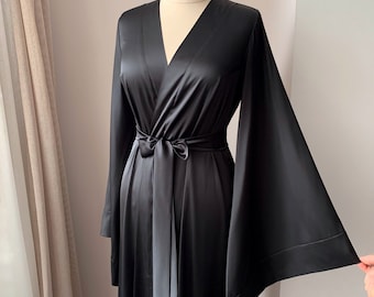 Schwarzes Brautgewand, langes Kimono-Gewand, bodenlanges Gewand, schwarzes Seidengewand, Maxi-Brautgewand, Hochzeitsgewand, langes schwarzes Gewand, Geschenk für sie