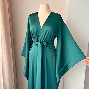 Long satin robe, Floor length robe, Green kimono robe, Bridal robe long, Long dressing gown, Getting ready robe, Bridesmaid robes