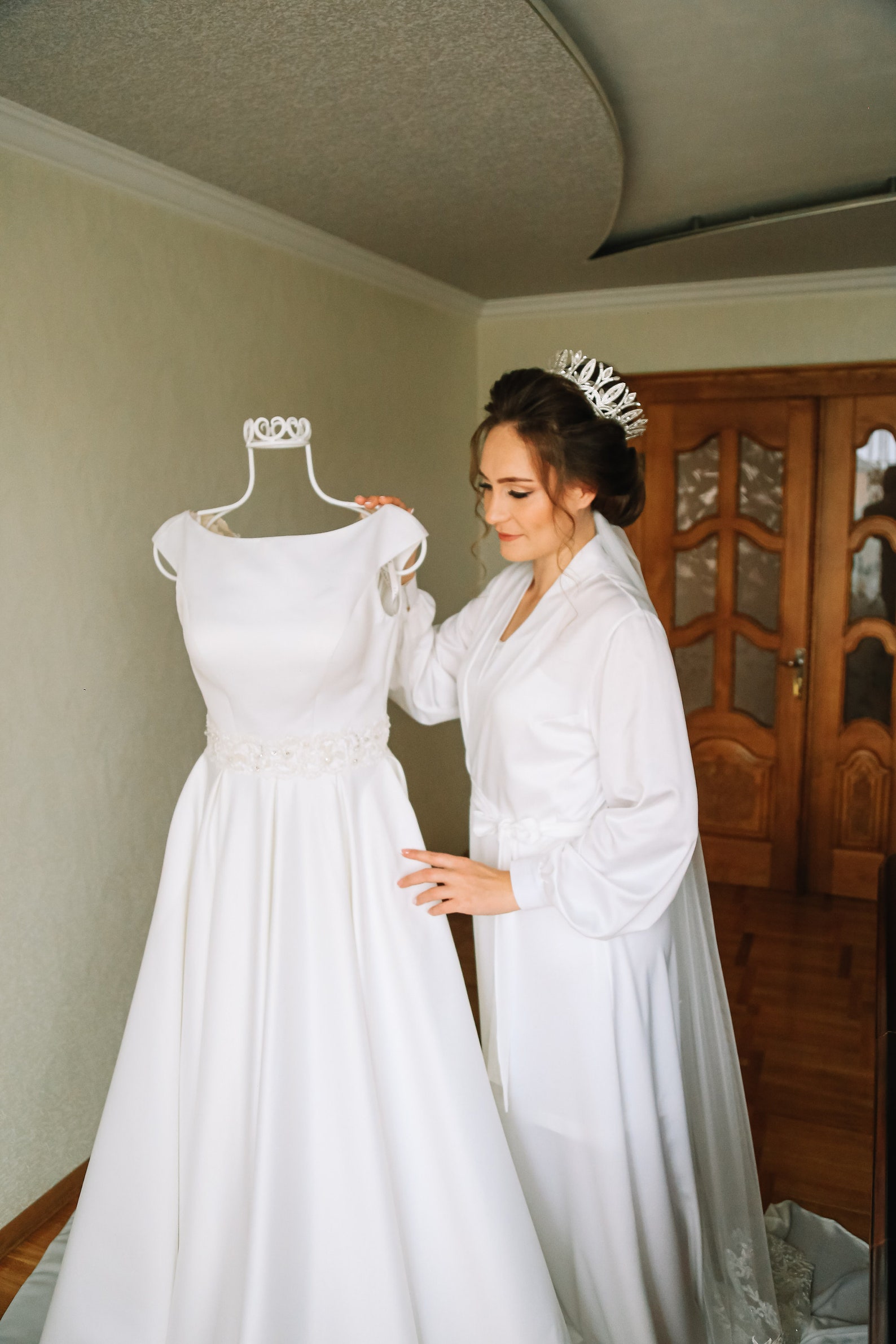white bride robe