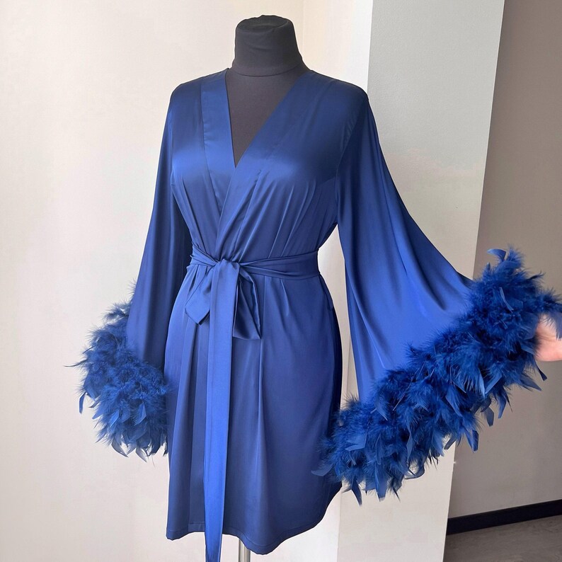 Robe rosa de penas, Robe de noiva, Robes de casamento com penas, Dia do casamento, Robe curto de cetim de seda, Despedida de solteira, Robes para damas de honra Blue