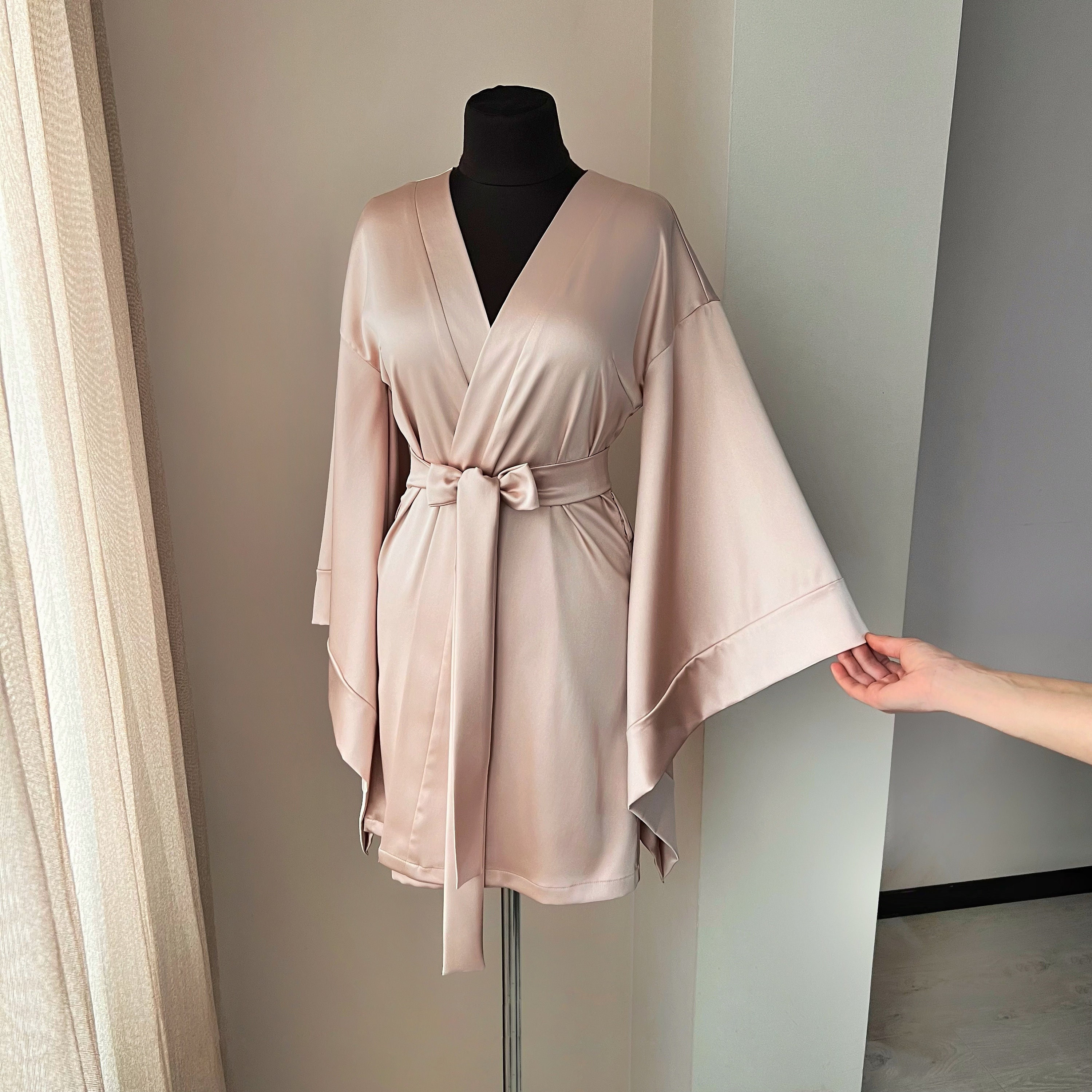 Asos Robe Robe Kimono Courte ASOS EDITION Robe Portefeuille Courte