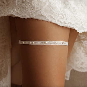 Pearls wedding garter, Minimal crystal garter, Bridal garter, Ivory garter for bride, Bridal accessories, Bridal shower gift, Bridal gift