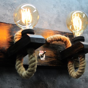 Wandleuchte 2 Glühbirnen Wandlampe Holzlampe mit handgefertigter Seil Edison Leuchte Einzigartige Holzbeleuchtung für den rustikalen Industriestil