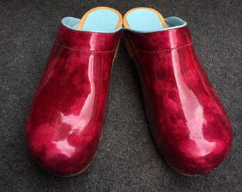 Sanita 41 Wooden Hippie Clogs Patent Leather Cherry Glossy Shiny Burgundy Festival Birthday Every-day