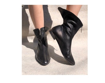 Papucei 38 Flat Pointy Toe Elegant Artistic Extravagant Black Leather Boots Mid Zipper Metal Wire Neck Halloween