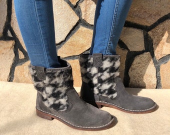 Clarks 39 Flat Ankle Boots Grey Suede Black and White Wool Felted Felt Checked