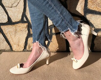 Prada 39 Pumps White Leather Wedding Shoes Medium Heel Classic Elegant