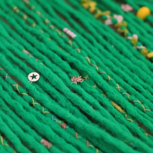 拡張子 rastas sinteticas verdes、サイバードレッズ ベルデス、rastas ベルデス、rastas del bosque、Adornos para rastas、Rastas sinteticas colores