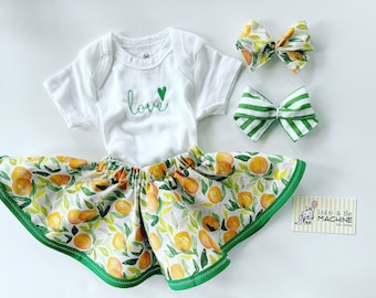 Set regalo bebé con falda reversible y Onsie ecológico: naranjas de verano