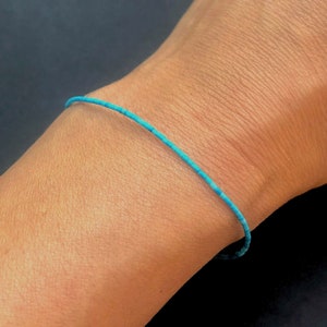 Pulseira pequena de turquesa com contas de pedra turquesa real, delicada e delicada, muito pequena e fina, presentes boho